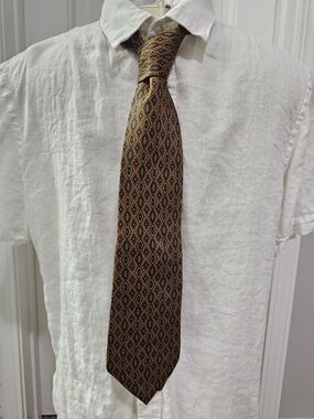 Brooks Brothers Brown Geometric All Silk Tie